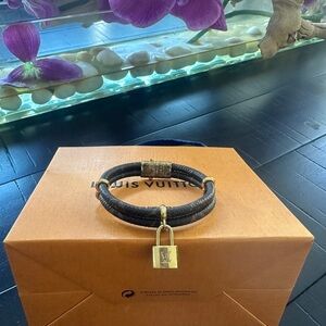 Louis Vuitton bracelet
Used